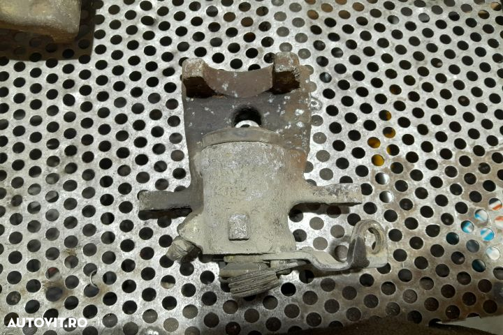 Etrier spate stanga Opel Zafira A [facelift] [2003 - 2005] Minivan 5- - 4