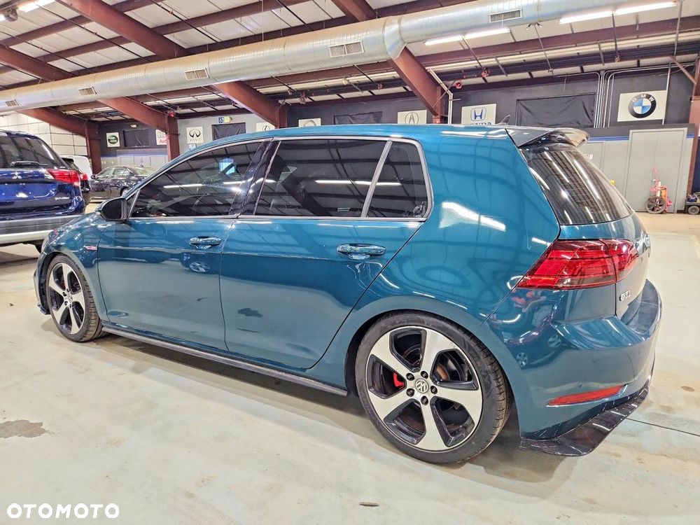 Volkswagen Golf - 2