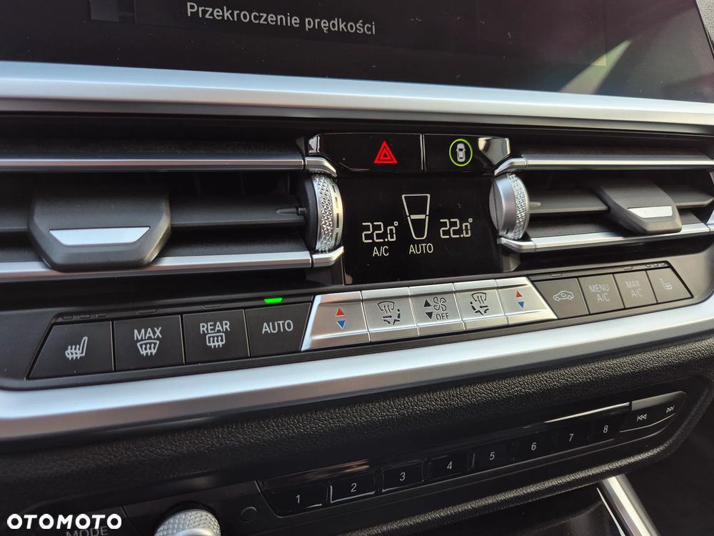 BMW Seria 3 330i Sport Line - 34