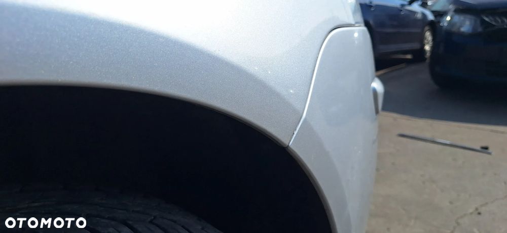 Volkswagen Polo 9N 05- Błotnik Przód Przedni Prawy Kod Lakieru LA7W - 17