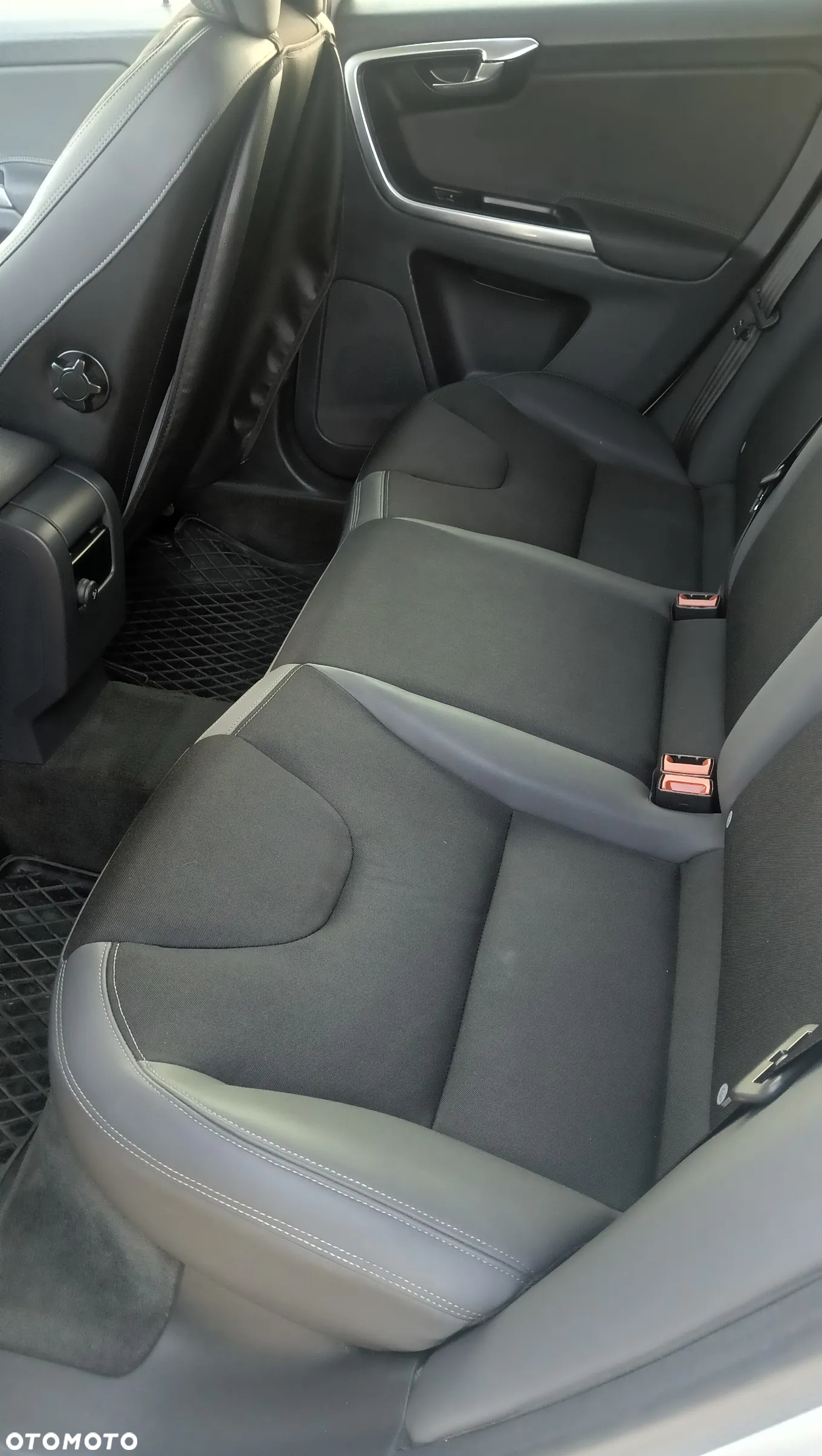 Volvo XC 60 D4 Drive-E Momentum - 19
