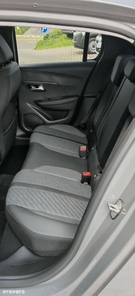 Peugeot 208 - 13