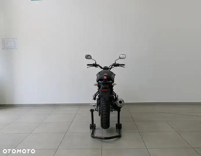 Yamaha XSR - 6