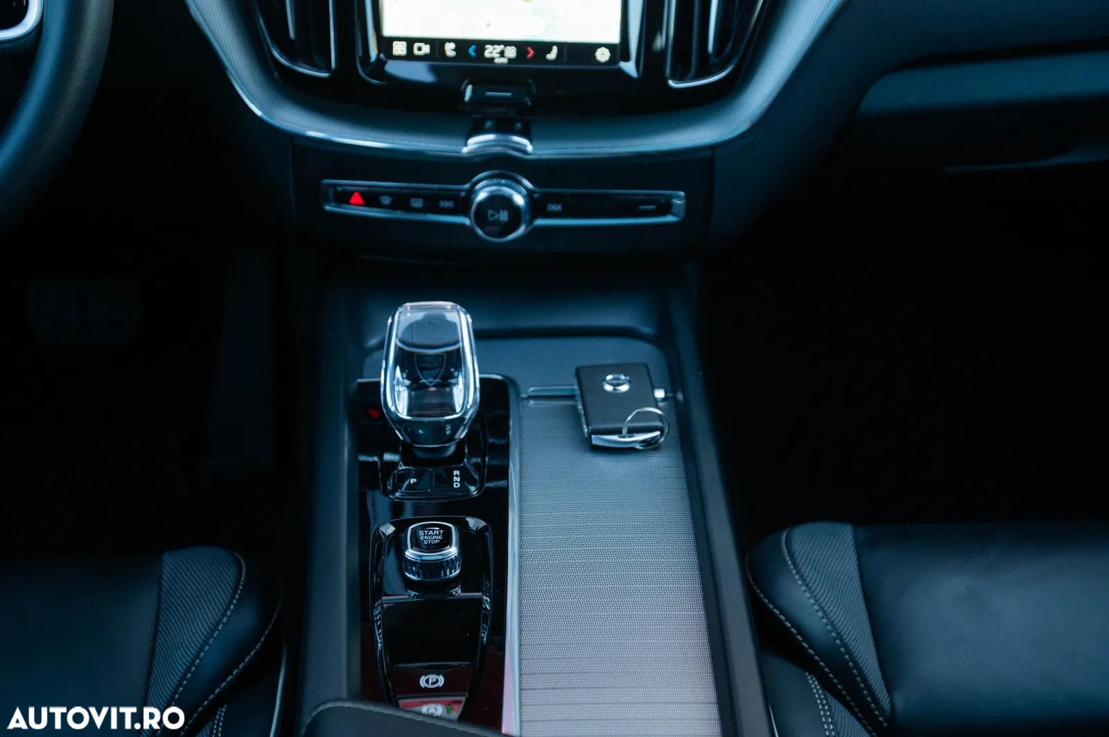Volvo XC 60 B5 B AWD Plus Black Edition - 24