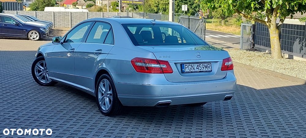 Mercedes-Benz Klasa E 200 CGI BlueEFFICIENCY 7G-TRONIC Avantgarde - 26