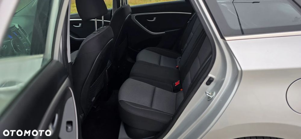 Hyundai i30 blue Kombi 1.4 YES Gold - 4