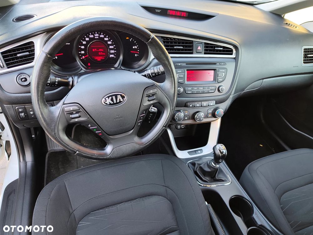 Kia Ceed 1.6 GDI Dream Team Edition - 15