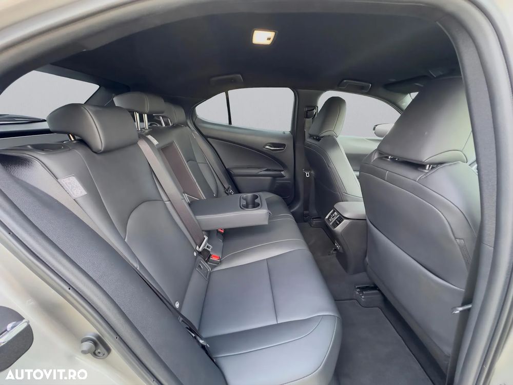 Lexus UX 250h (E-FOUR) Executive Line - 12