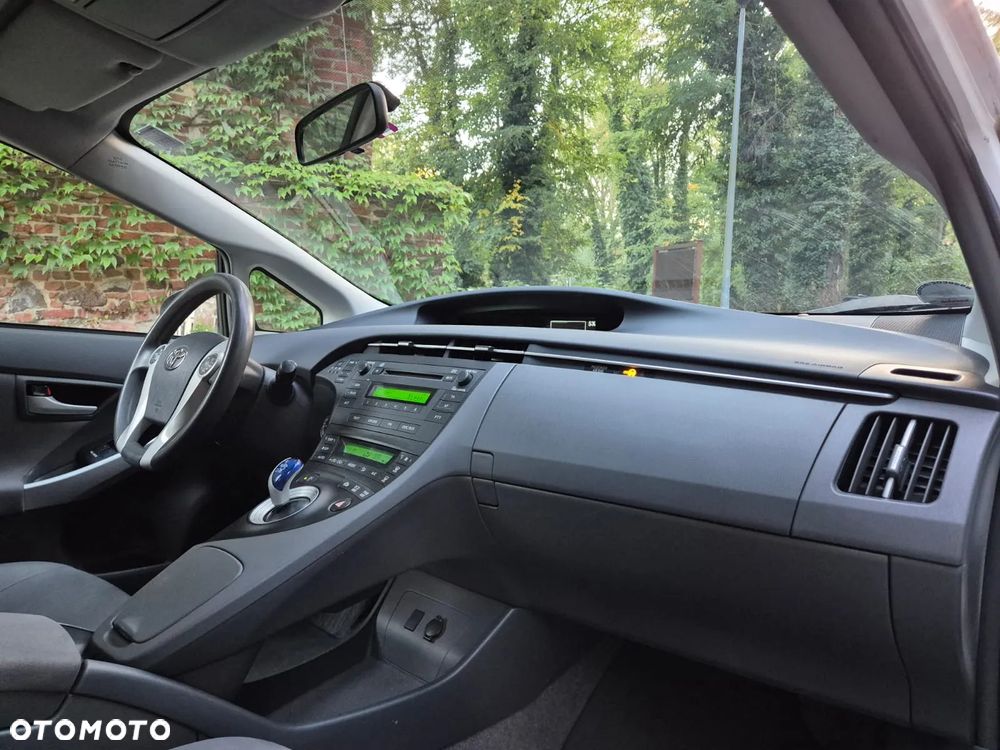 Toyota Prius (Hybrid) Sol - 15