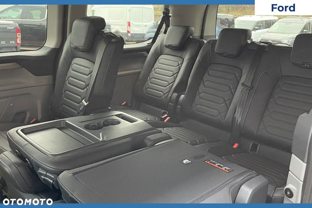 Ford Tourneo Custom - 12