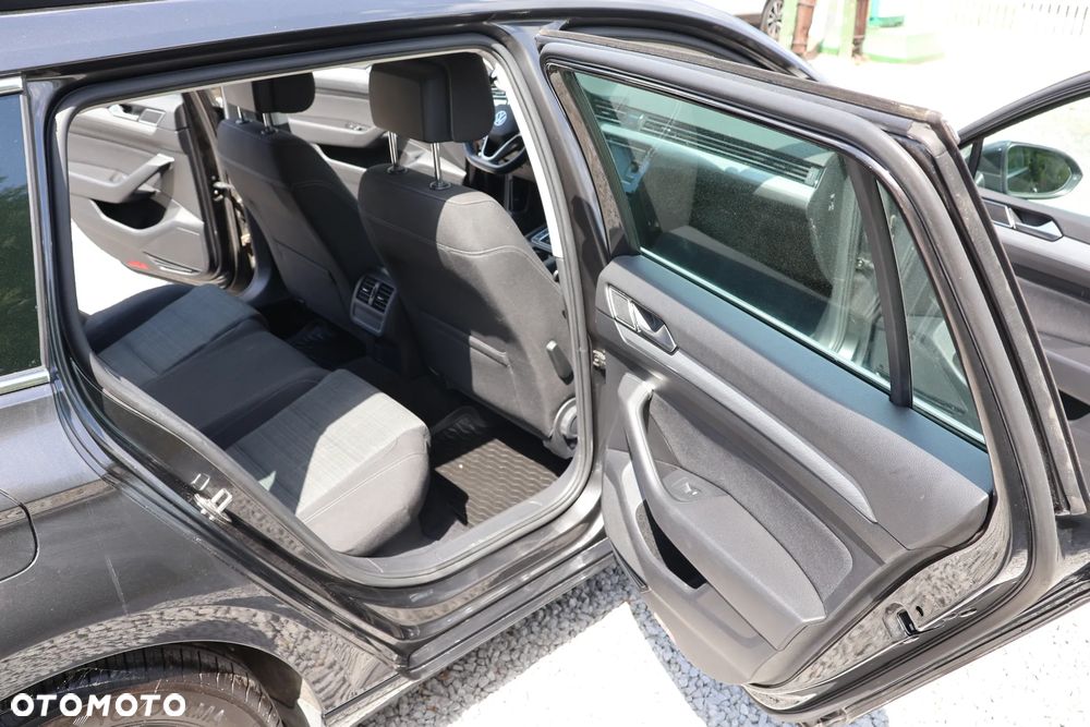 Volkswagen Passat Variant 2.0 TDI EVO Elegance DSG - 12