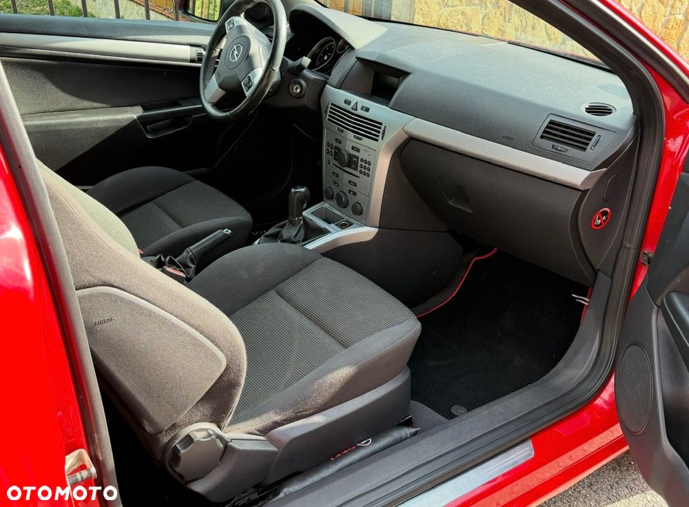 Opel Astra GTC 1.3 CDTI - 11