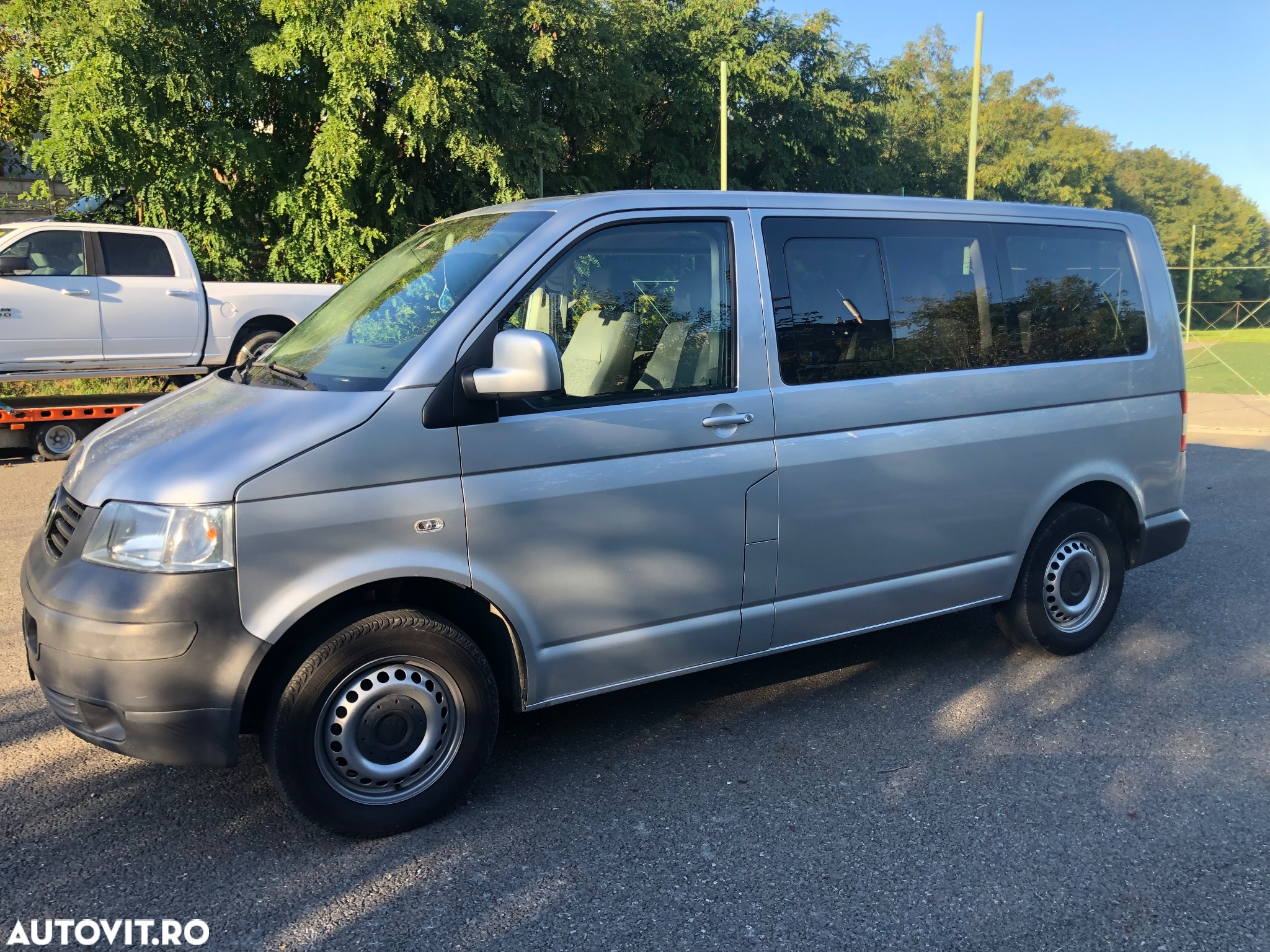 Volkswagen Caravelle - 3