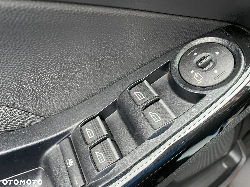 Ford Fiesta 1.0 EcoBoost S&S TITANIUM - 11