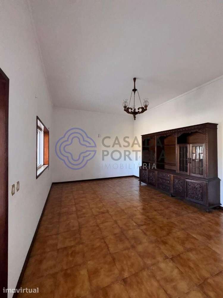 T2 com 105m2 composto por cozinha , sala  1 casa de banho dispensa e 2 - Grande imagem: 5/15
