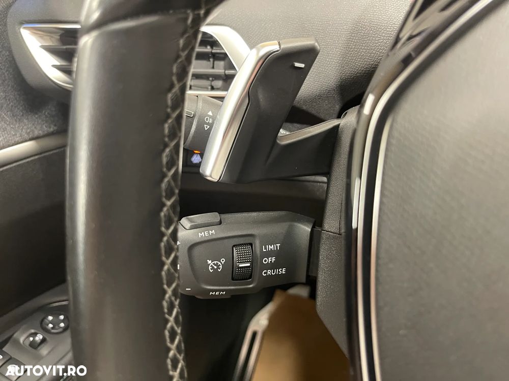 Peugeot 3008 Hybrid 225 e-EAT8 Roadtrip - 28