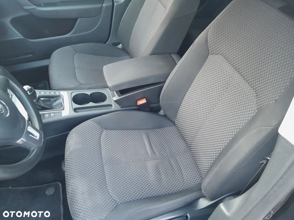 Volkswagen Passat 2.0 Blue TDI SCR Trendline - 10