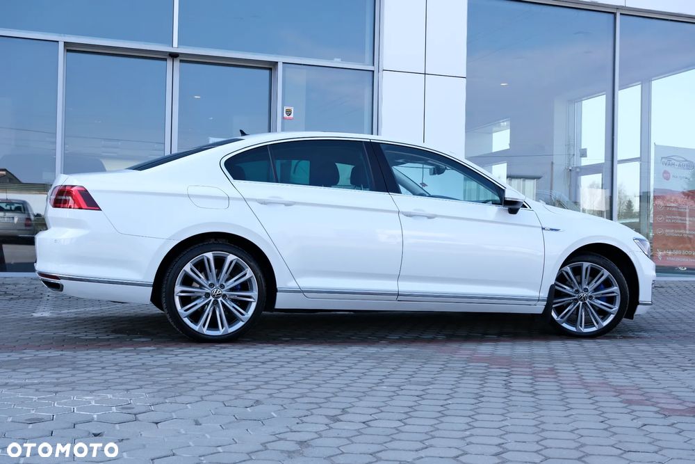 Volkswagen Passat - 12