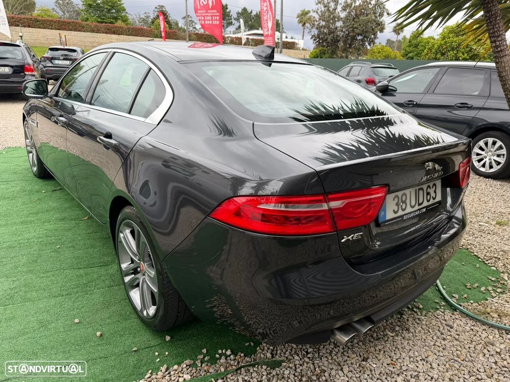 Jaguar XE 2.0 D Prestige - 3