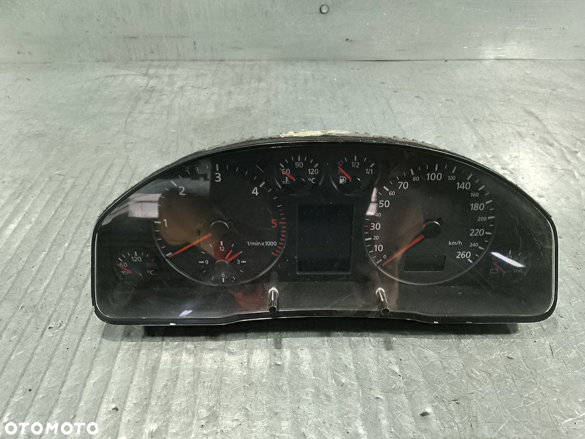 LICZNIK AUDI A6 C5 4B0919881X 110.208.890/016 2.5 TDI - 1