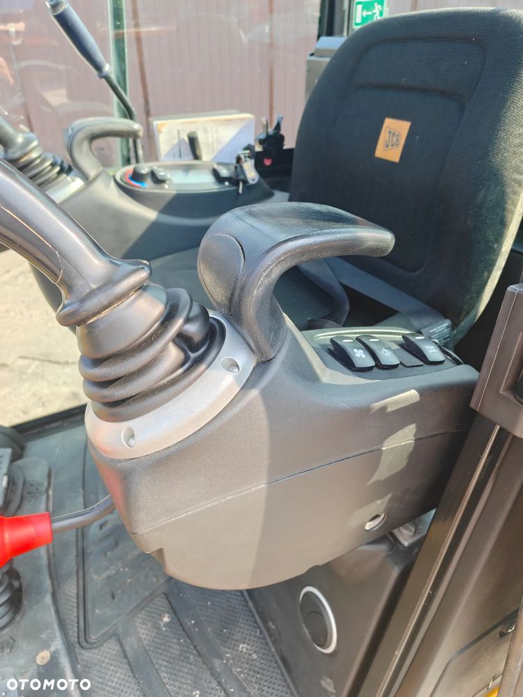 JCB 8018 gravemaster - 21