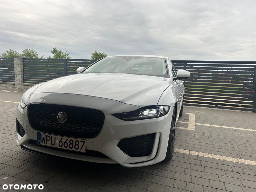 Jaguar XE 2.0 T R-Sport - 23