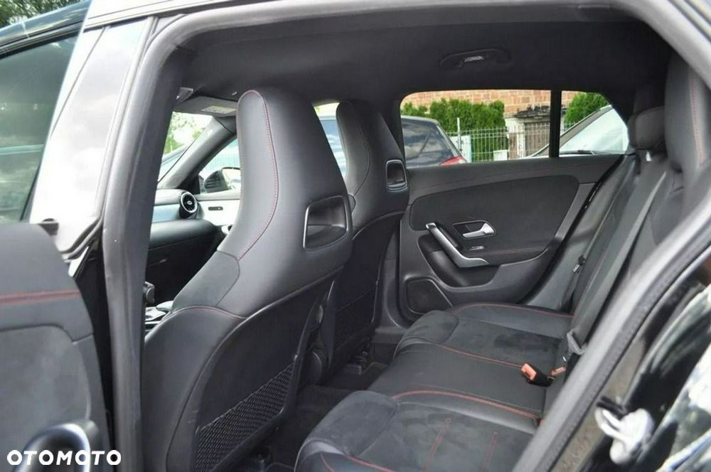 Mercedes-Benz CLA 200 7G-DCT AMG Line - 25