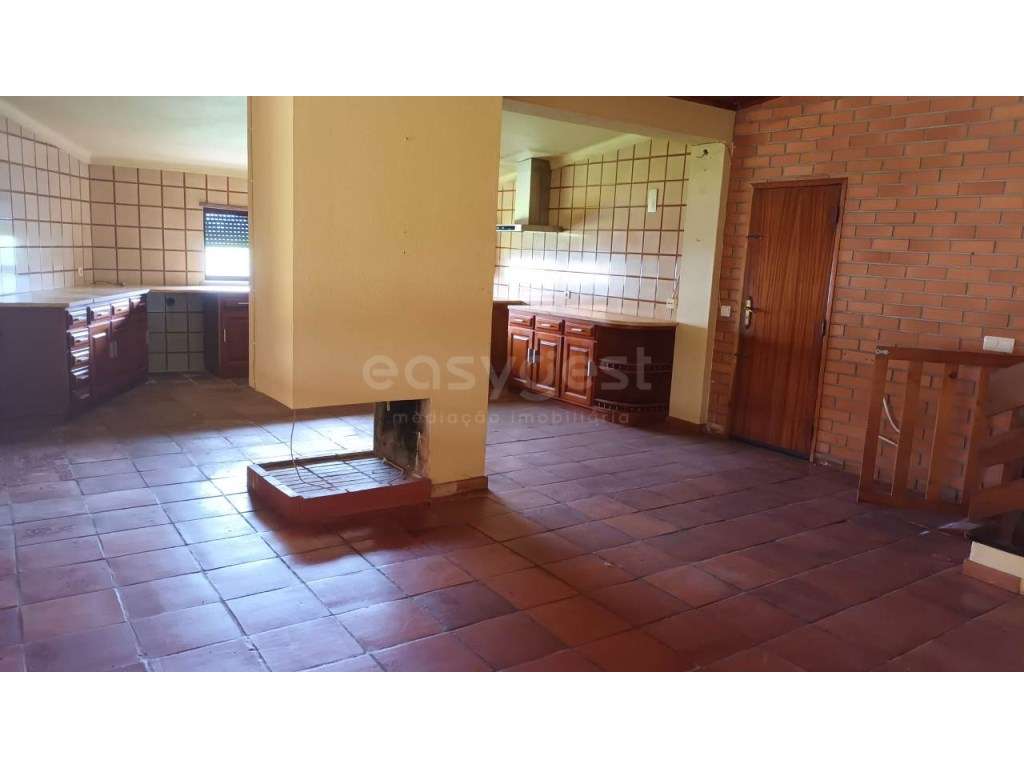 Moradia T3 com logradouro a 5 min do centro da Batalha. - Grande imagem: 4/27