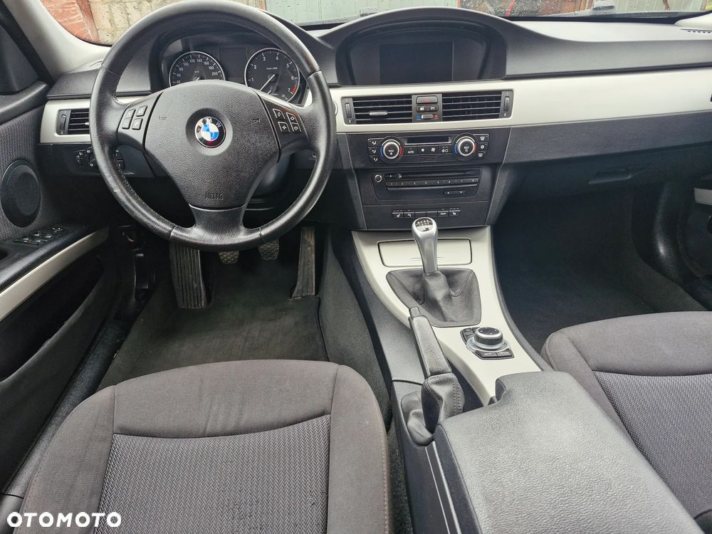 BMW Seria 3 318i - 21