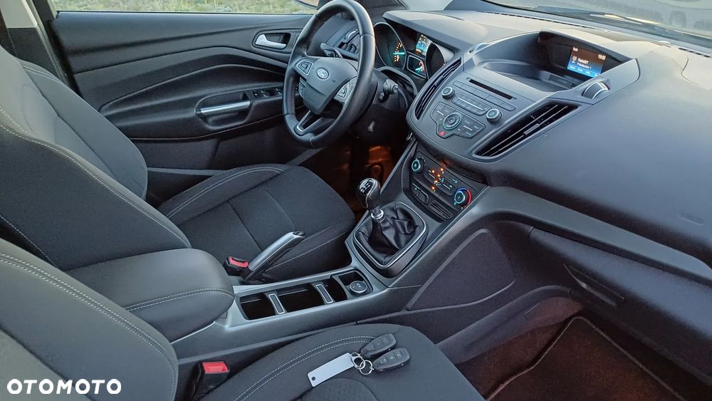 Ford Kuga 1.5 EcoBoost 2x4 Trend - 11