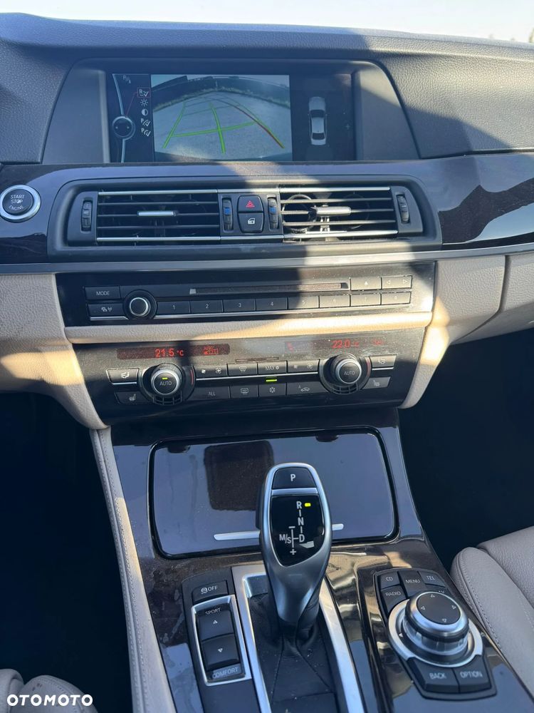 BMW Seria 5 550i xDrive Sport-Aut - 14