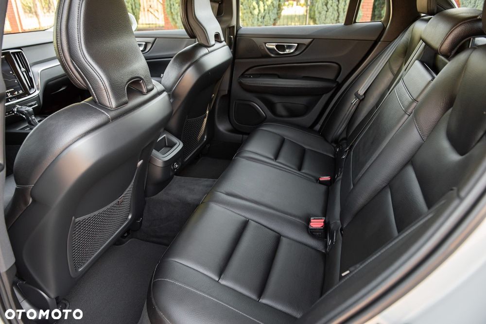 Volvo V60 D4 AWD Geartronic Momentum - 27