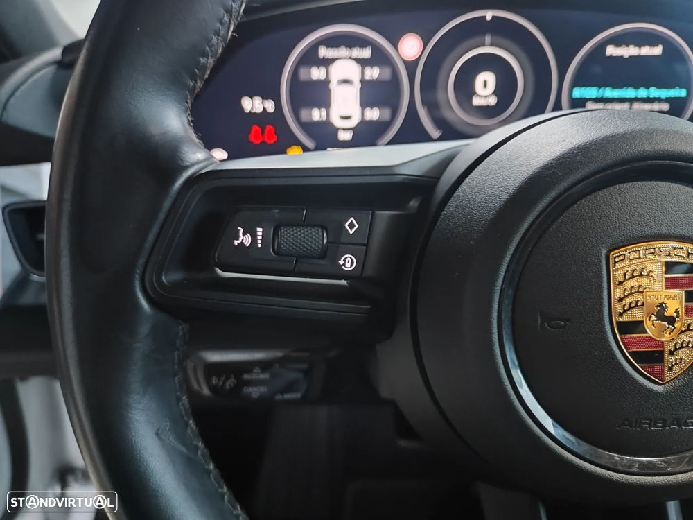 Porsche Taycan Cross Turismo 4 - 32