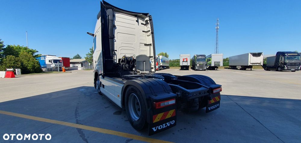 Volvo FH 460 Aero GLOBETROTTER XL - 2