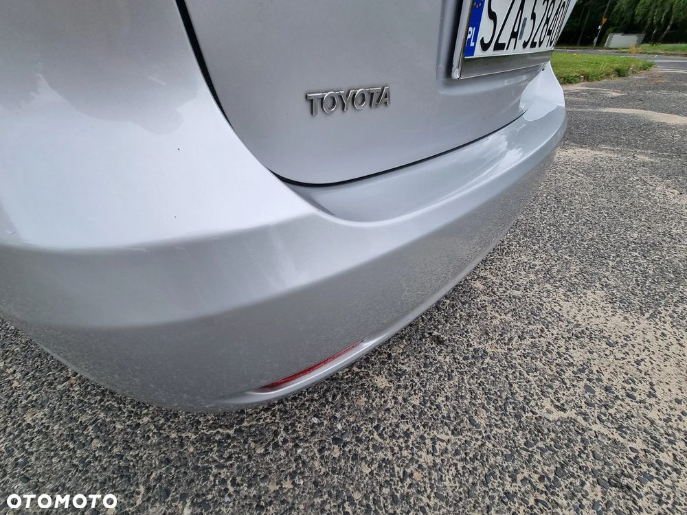 Toyota Avensis - 10