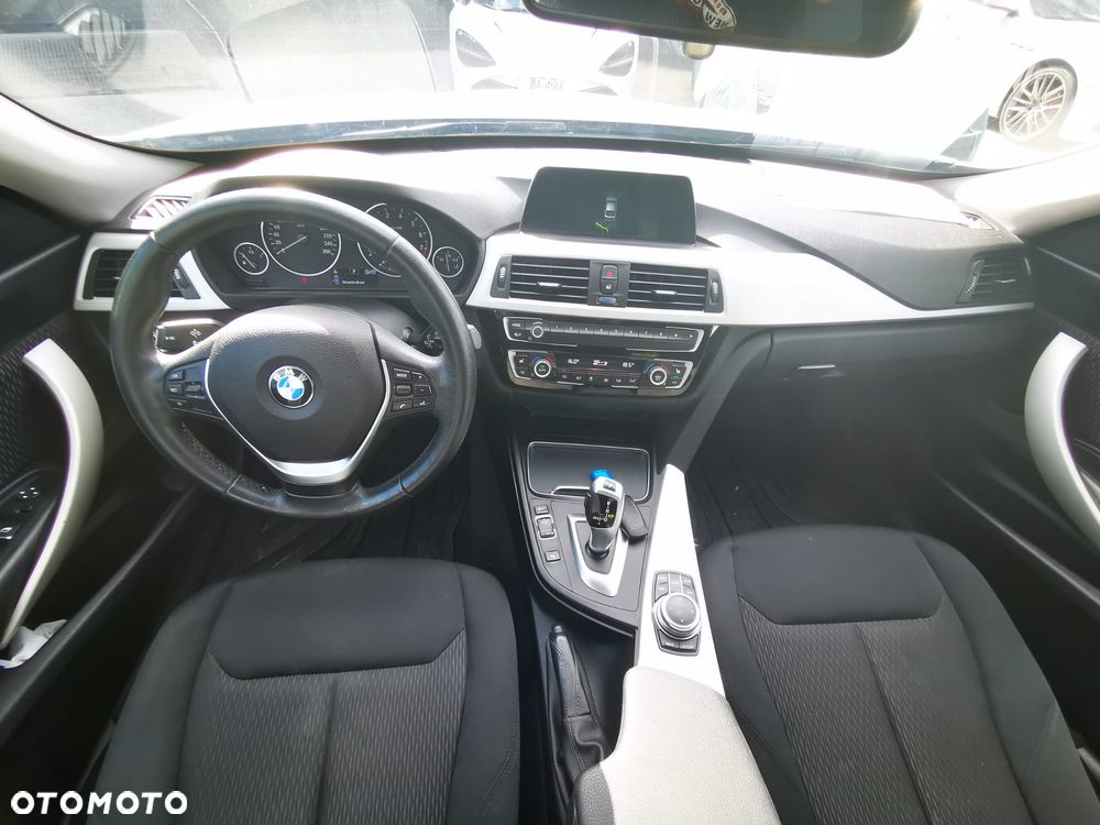 BMW 3GT 320i GPF xDrive Advantage - 10