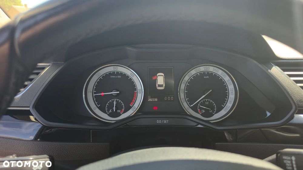 Skoda Superb 2.0 TDI L&K DSG - 12