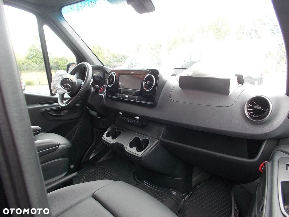 Mercedes-Benz Sprinter - 17
