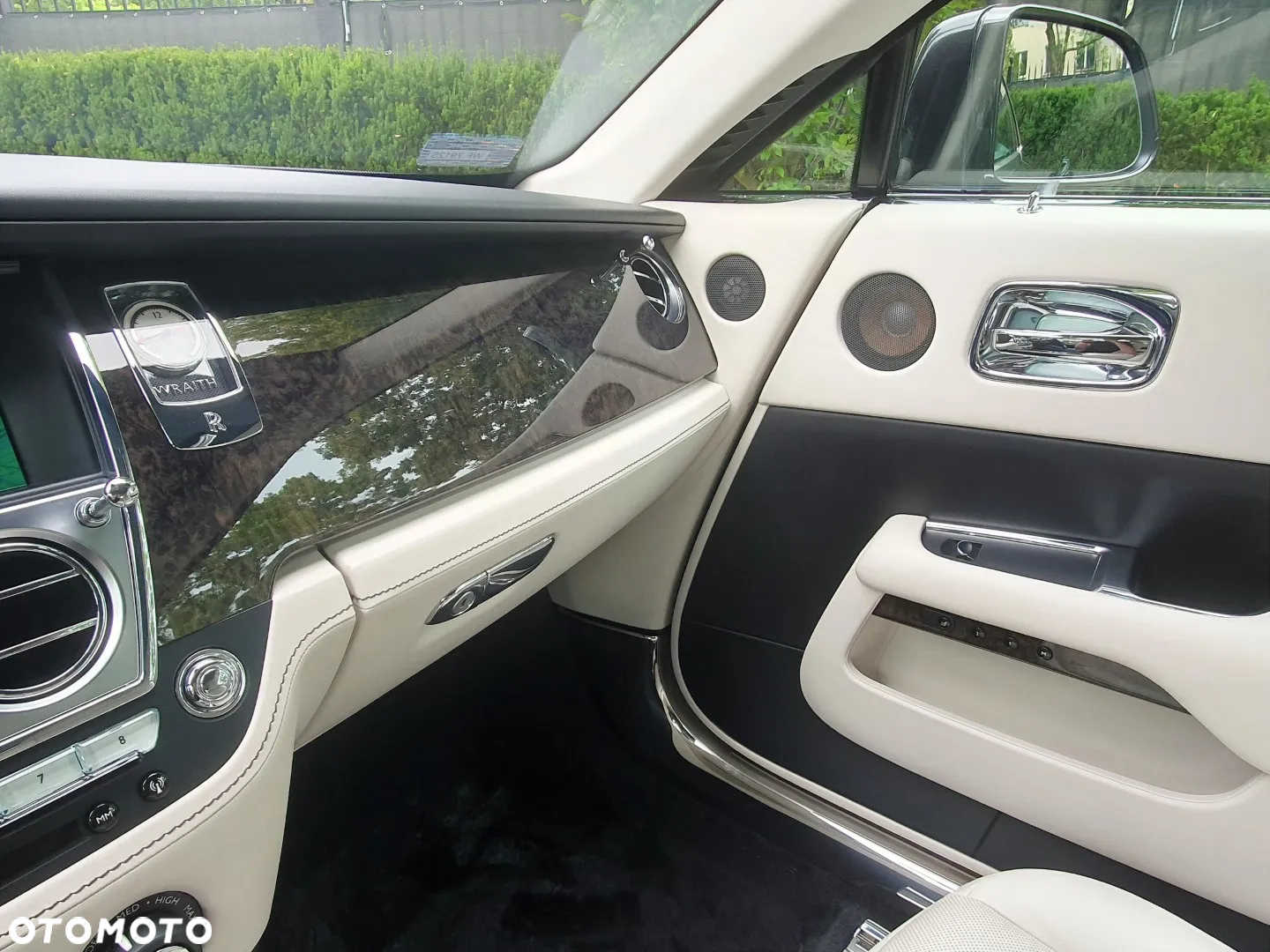 Rolls-Royce Wraith - 24