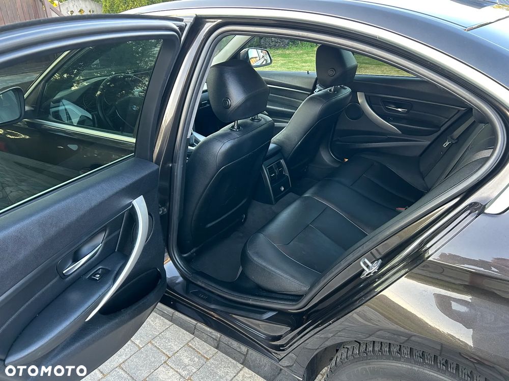 BMW Seria 3 320d Luxury Line - 13