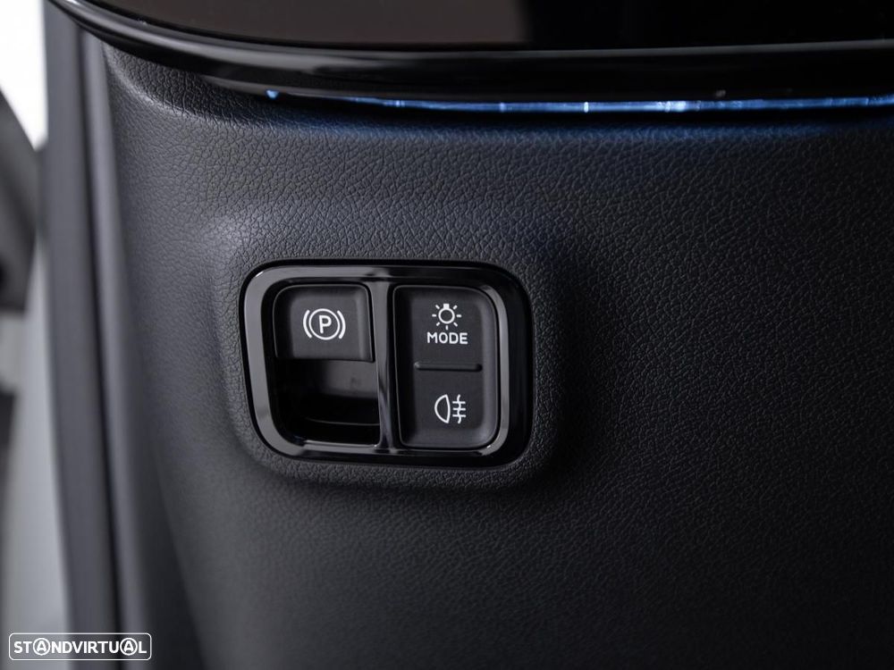Mercedes-Benz CLA 350 EQ 4Matic - 25