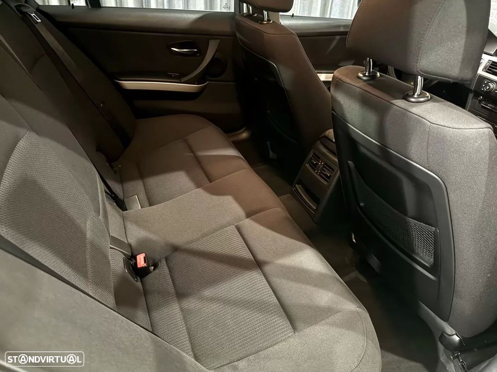 BMW 318 d Touring Navigation Sport - 8