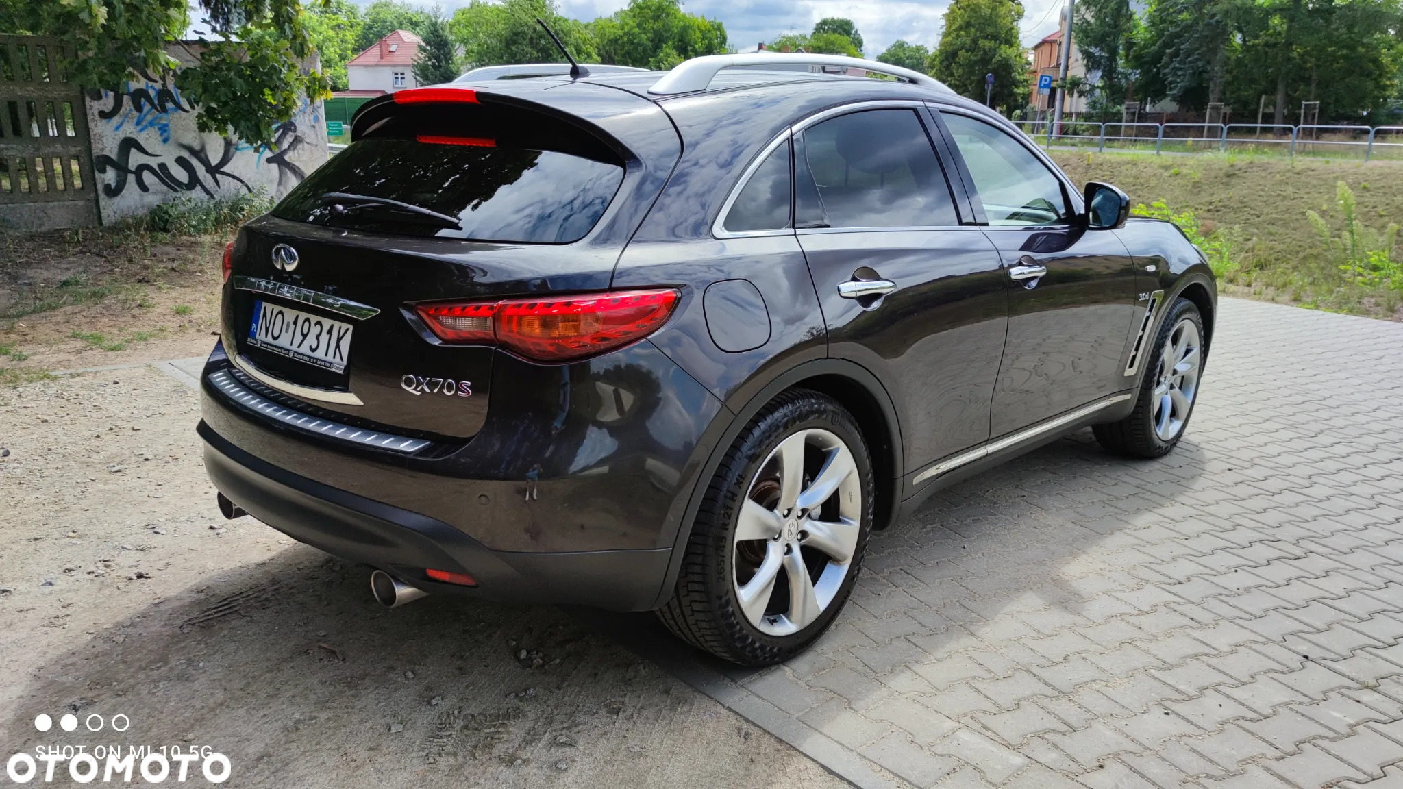Infiniti QX70 3.0d S - 10
