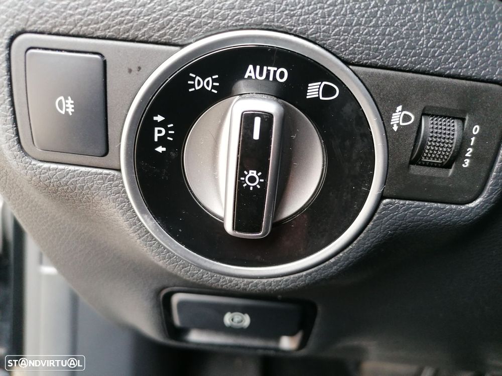 Mercedes-Benz CLA 180 d Shooting Brake Urban Aut. - 20