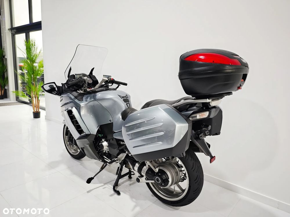 Kawasaki GTR - 17
