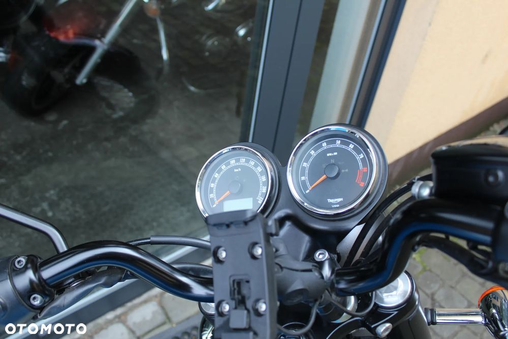 Triumph Bonneville - 14