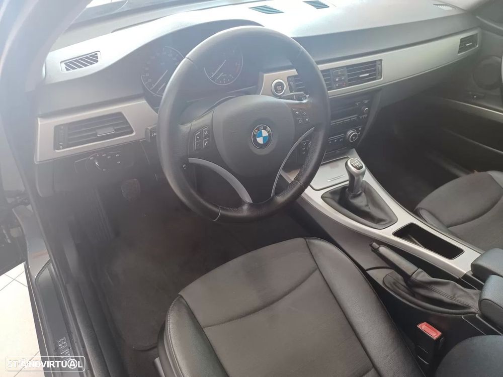 BMW 318 d - 11