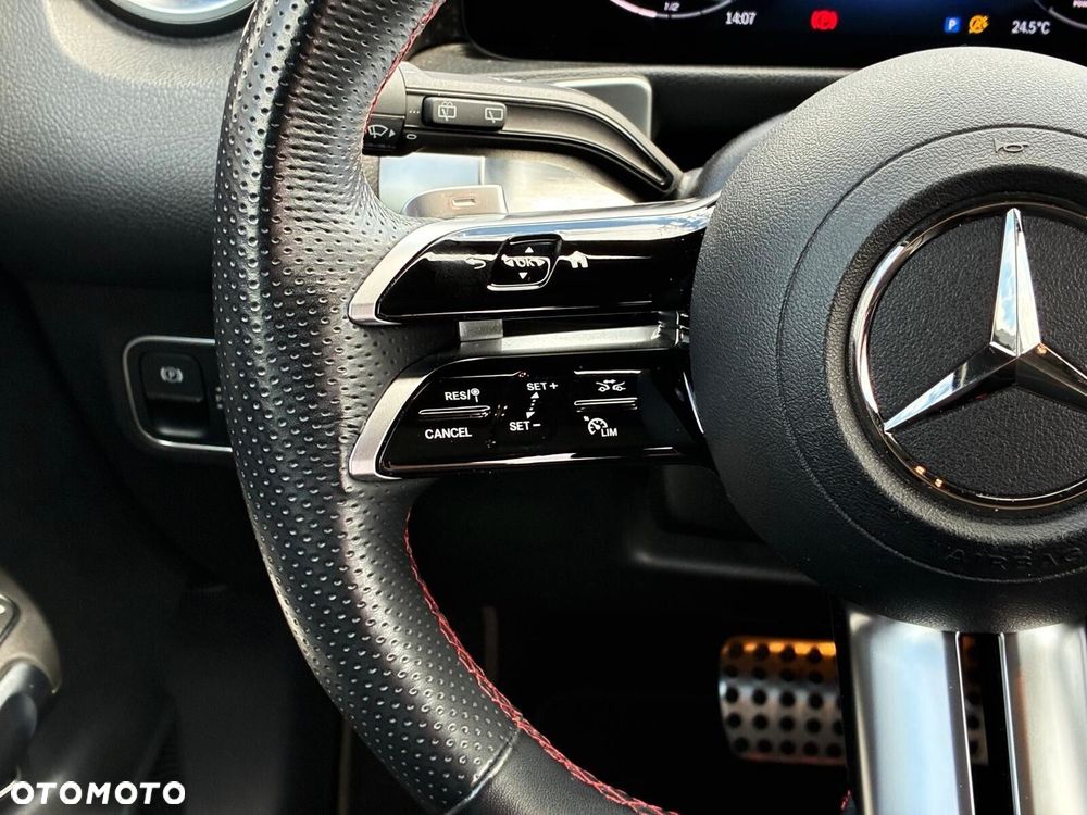 Mercedes-Benz GLB - 11