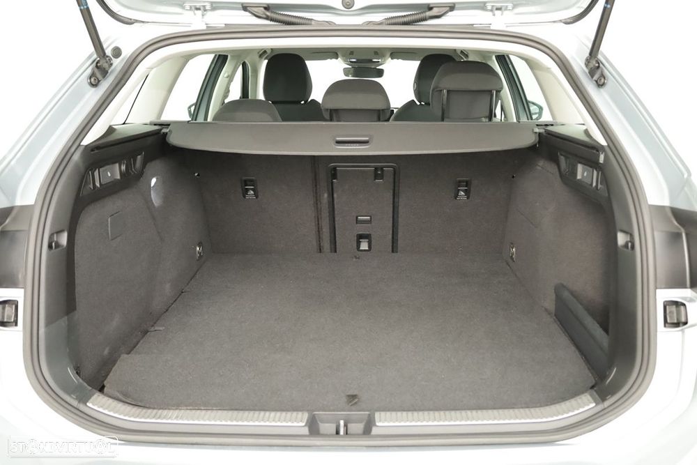 VW Passat Variant 1.5 TSI eHybrid DSG - 23