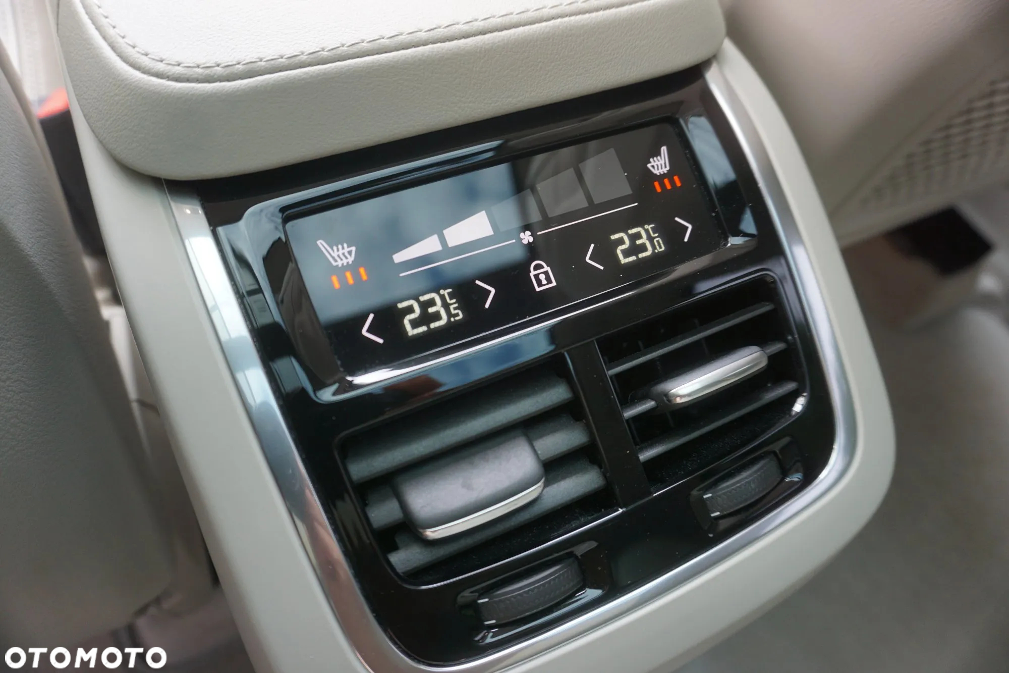 Volvo XC 90 T8 AWD Recharge Geartronic Inscription Edition - 26
